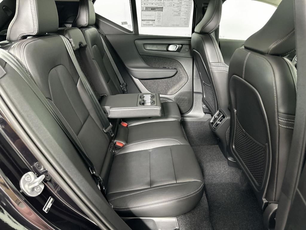 new 2025 Volvo XC40 car, priced at $40,781