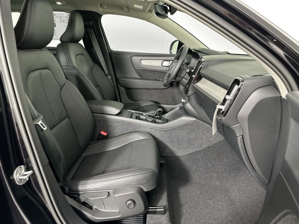 new 2025 Volvo XC40 car, priced at $44,000