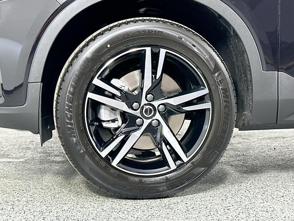 new 2025 Volvo XC40 car, priced at $40,781
