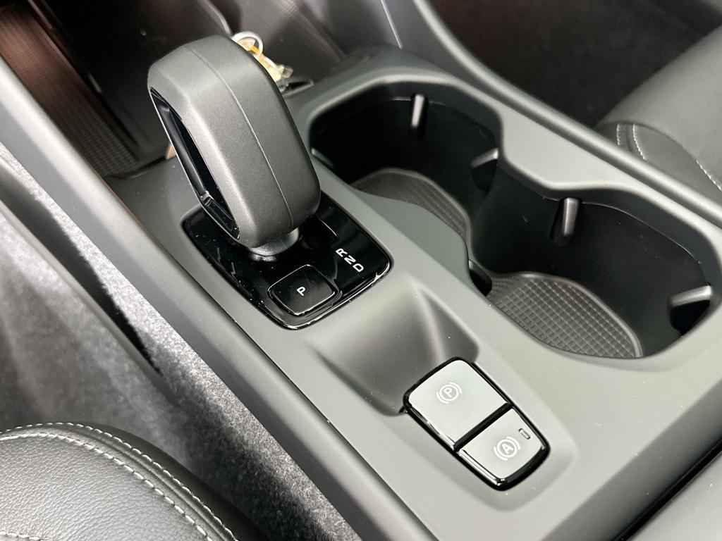 new 2025 Volvo XC40 car, priced at $44,000