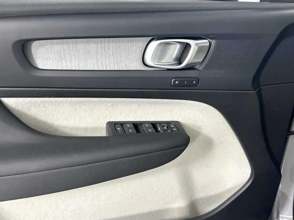 new 2026 Volvo XC40 car, priced at $45,850