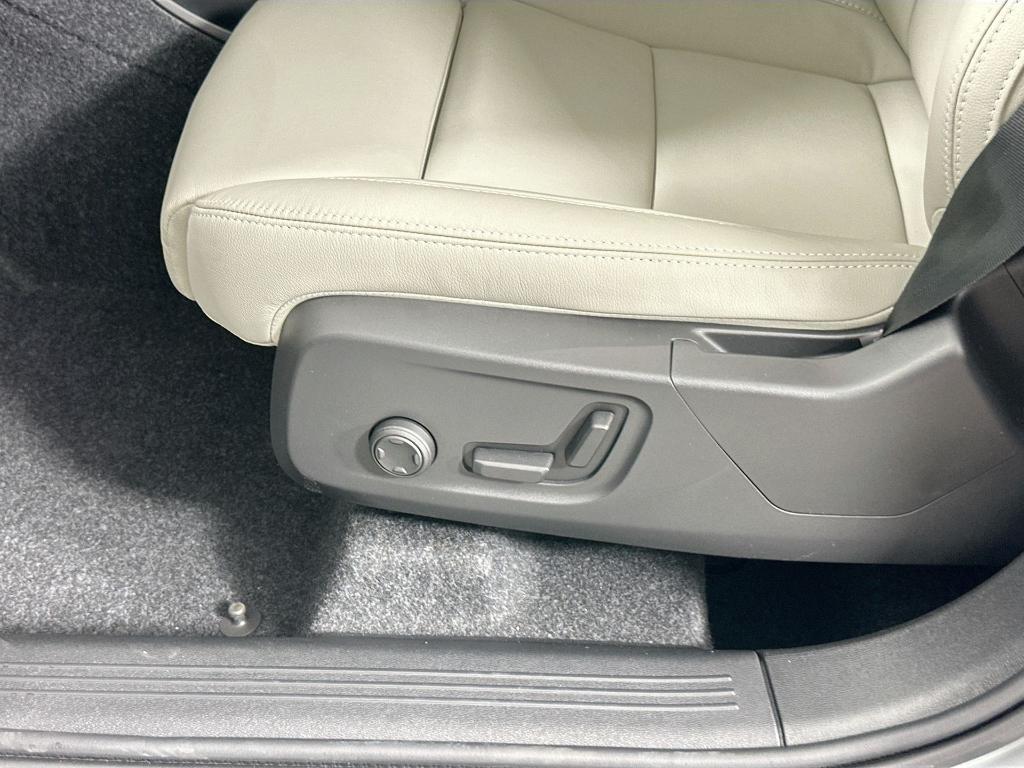 new 2026 Volvo XC40 car, priced at $45,850