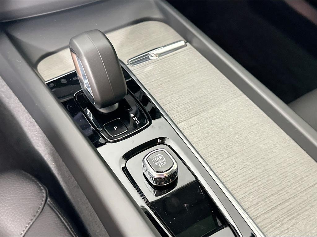 new 2025 Volvo XC60 car, priced at $53,560