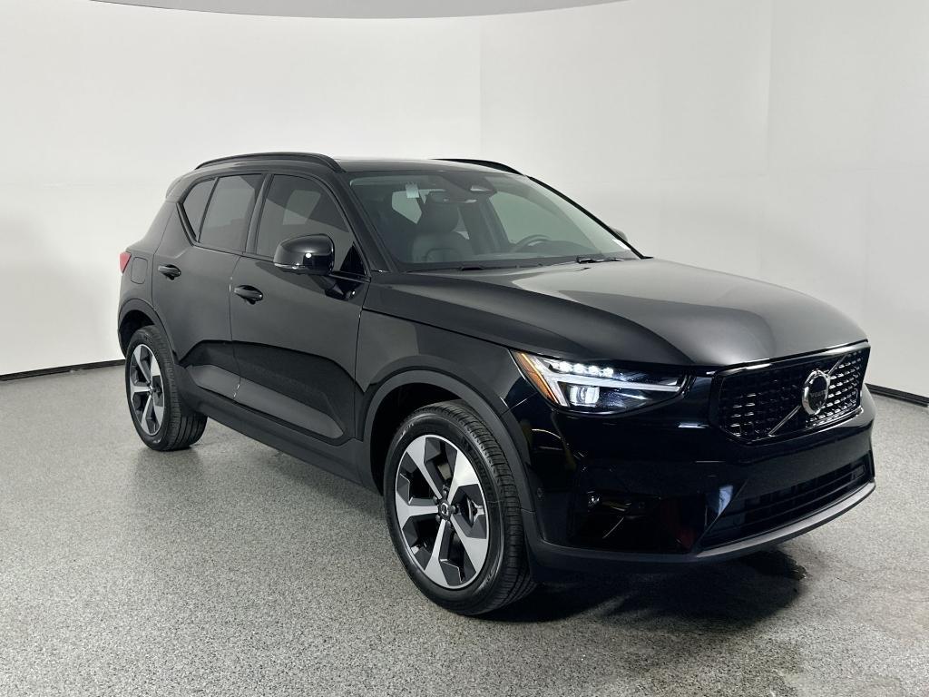new 2025 Volvo XC40 car, priced at $43,021