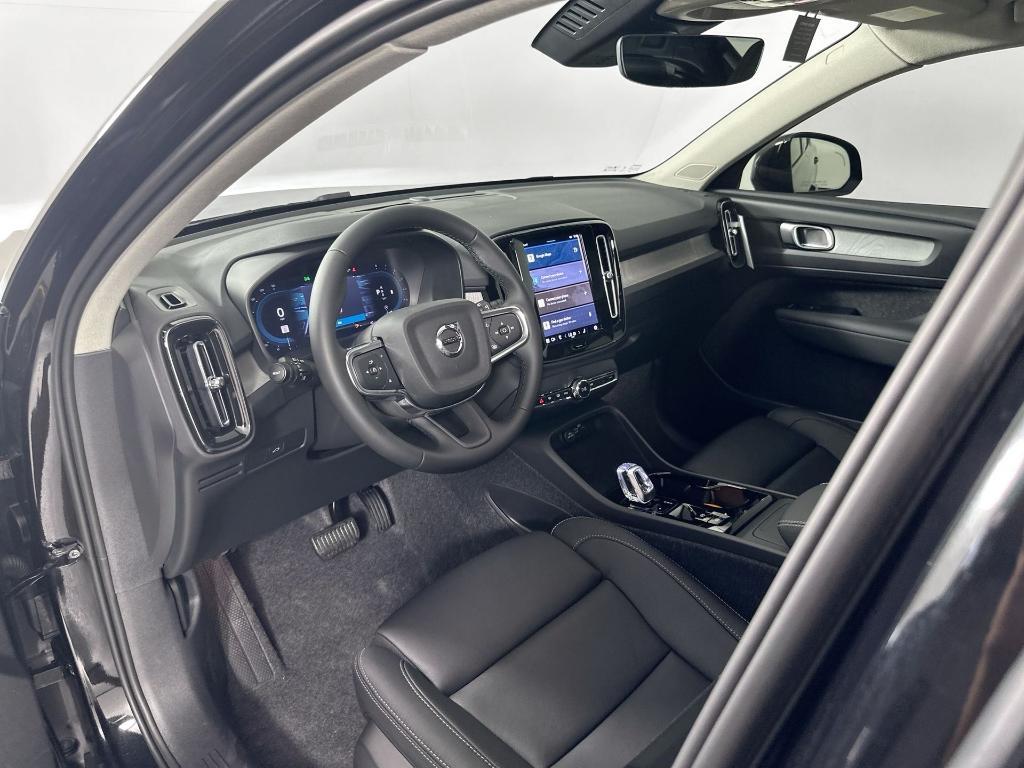 new 2025 Volvo XC40 car, priced at $43,021