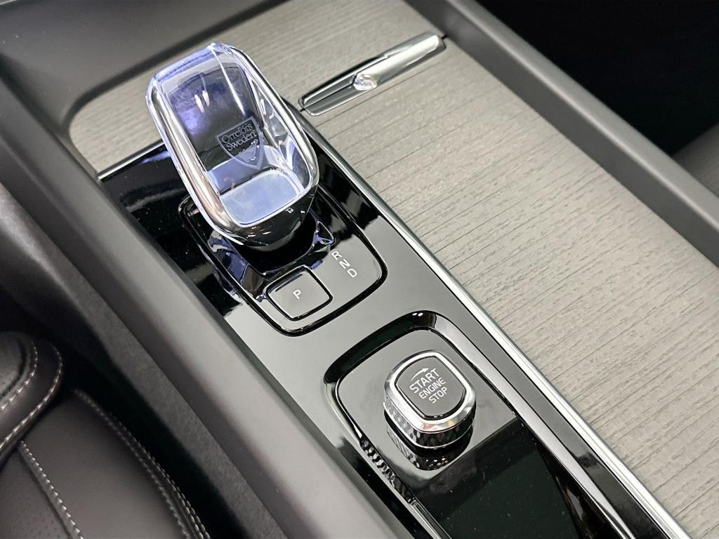 new 2025 Volvo XC60 car, priced at $60,610
