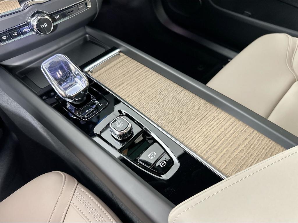 new 2026 Volvo XC60 car, priced at $57,985