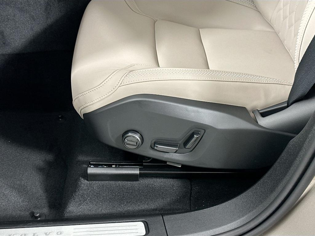 new 2026 Volvo XC60 car, priced at $57,985