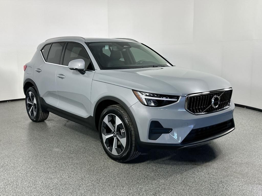 new 2025 Volvo XC40 car, priced at $45,015