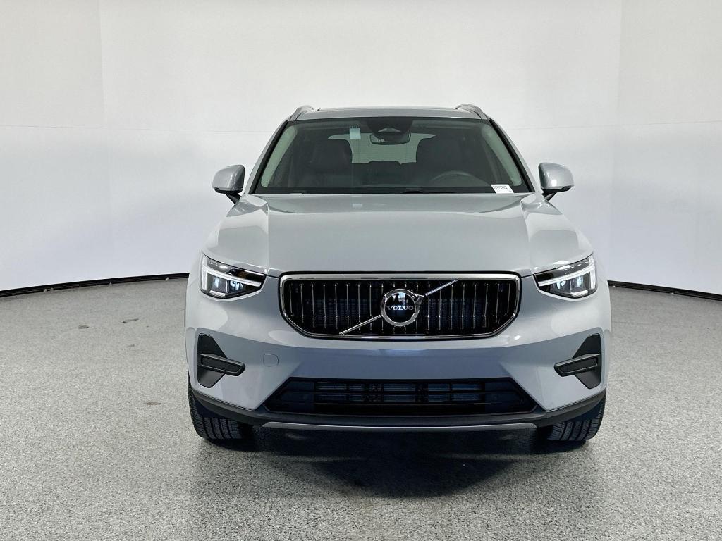 new 2025 Volvo XC40 car, priced at $45,015