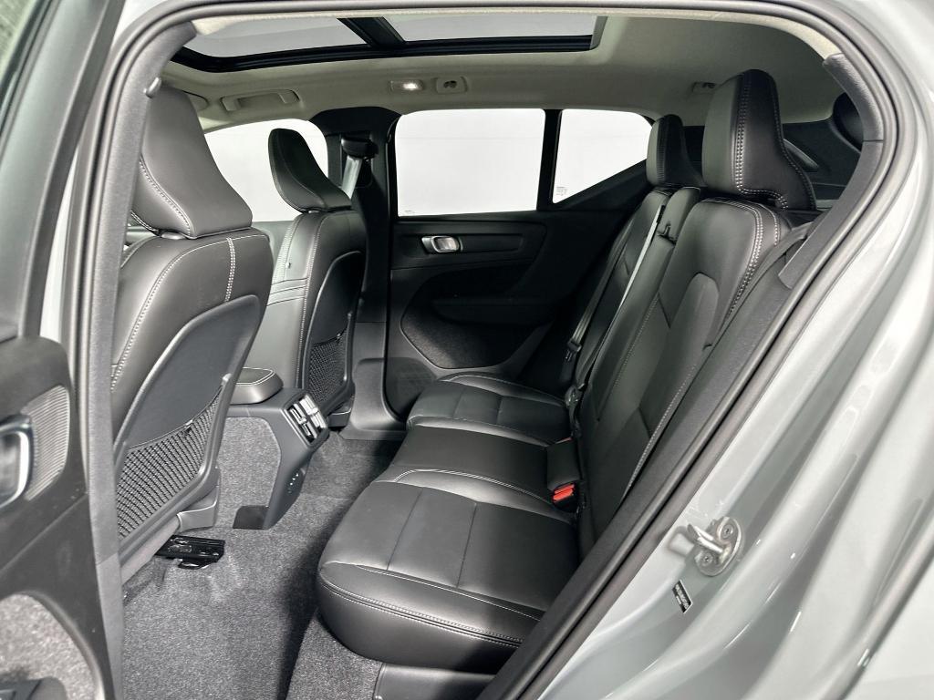 new 2025 Volvo XC40 car, priced at $45,015