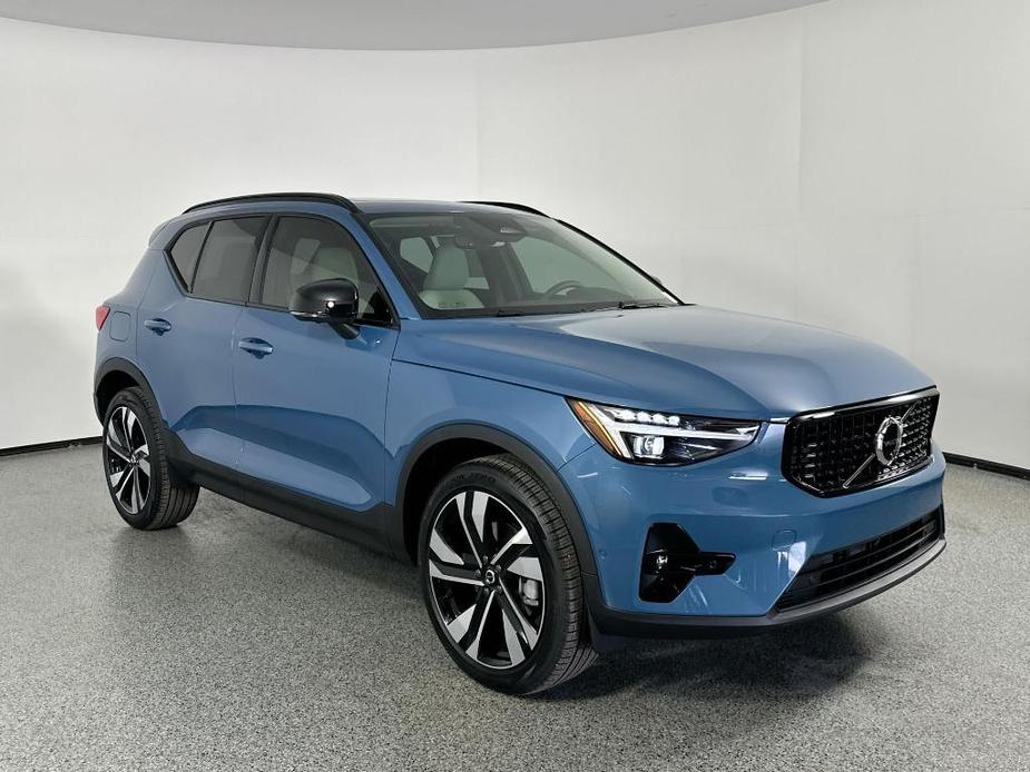 new 2025 Volvo XC40 car, priced at $50,265