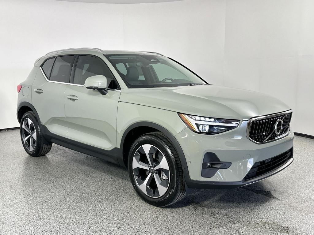 new 2025 Volvo XC40 car, priced at $45,991