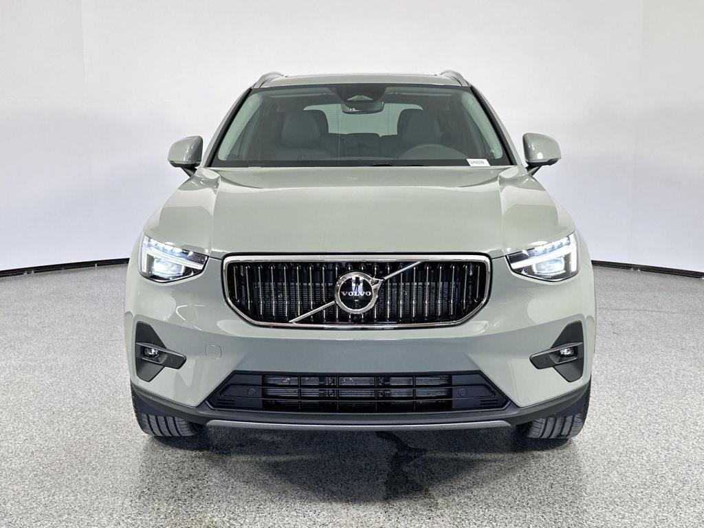 new 2025 Volvo XC40 car, priced at $45,991