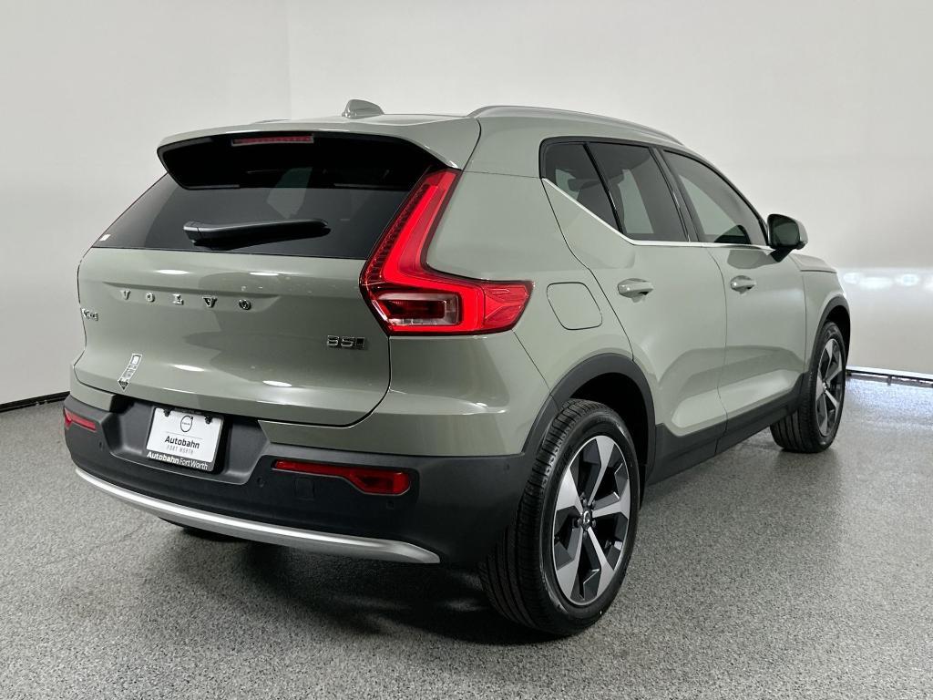 new 2025 Volvo XC40 car, priced at $45,991