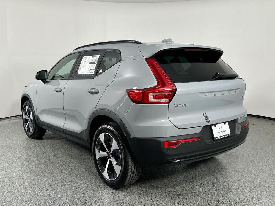 new 2025 Volvo XC40 car