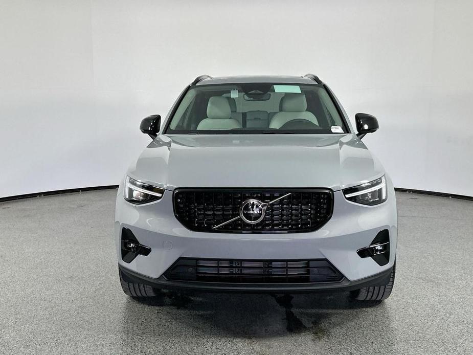 new 2025 Volvo XC40 car