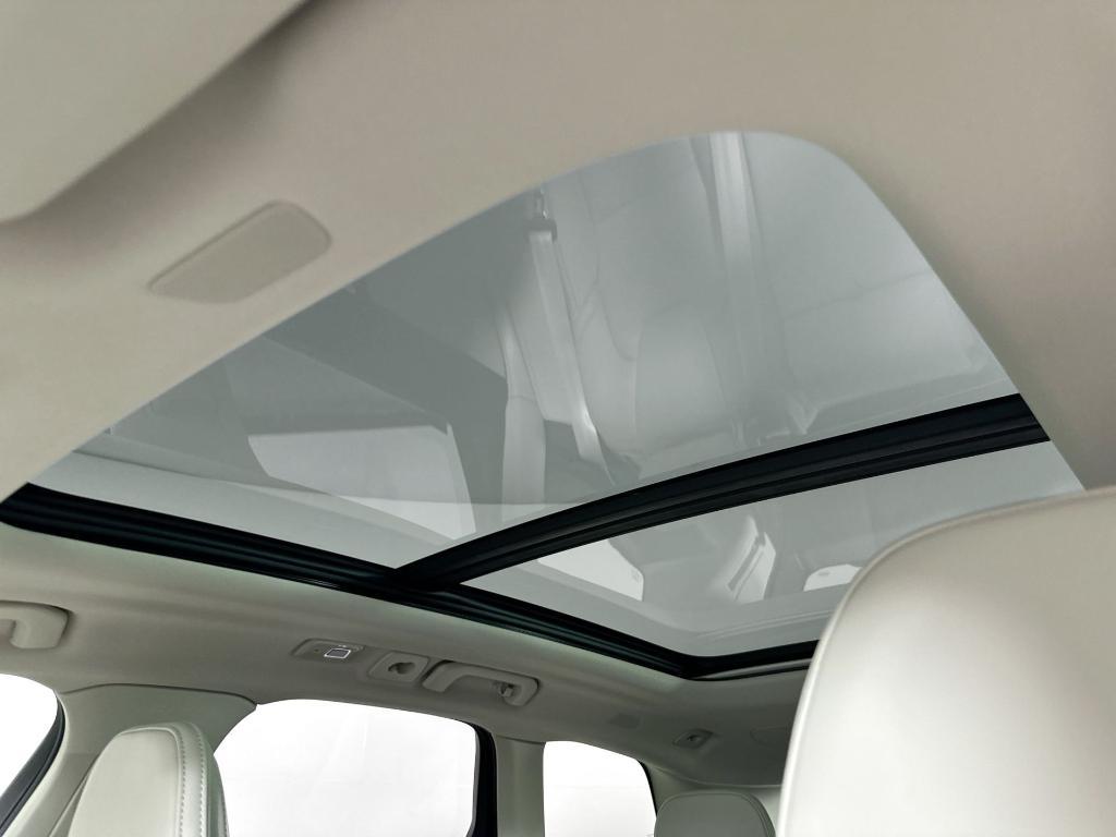 new 2026 Volvo XC60 Plug-In Hybrid car, priced at $75,235