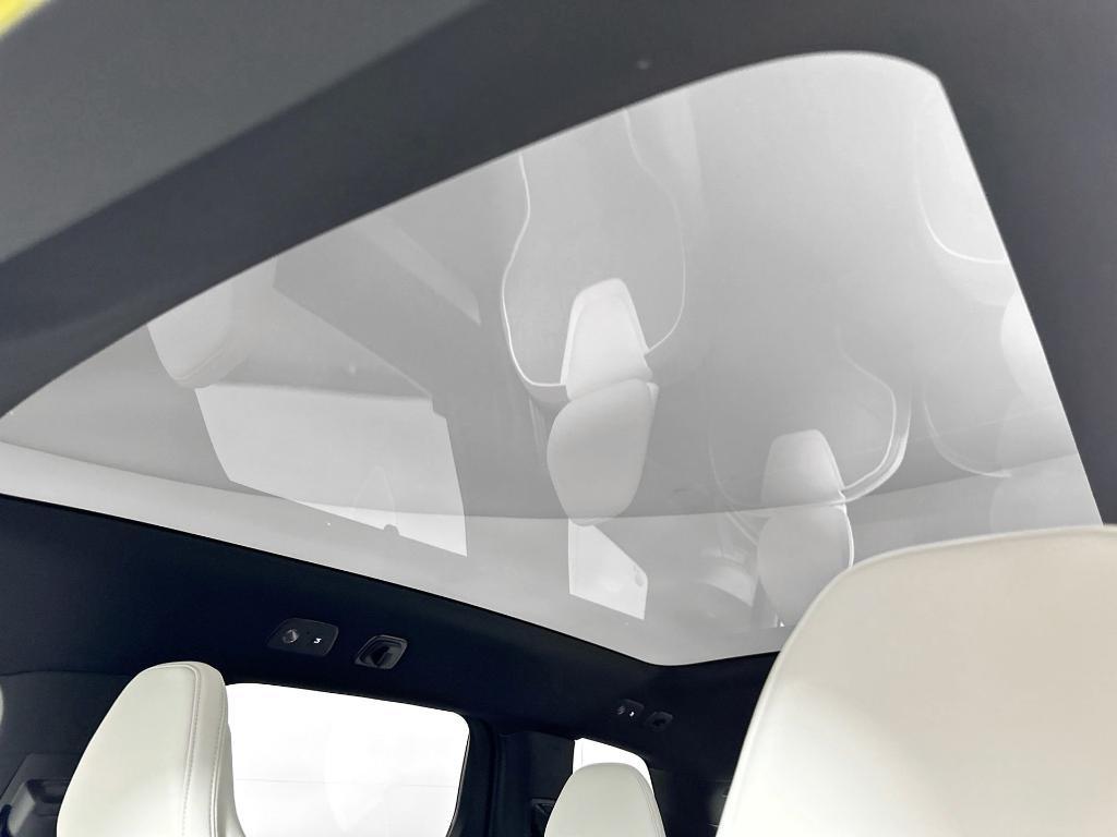new 2025 Volvo EX90 car, priced at $76,994