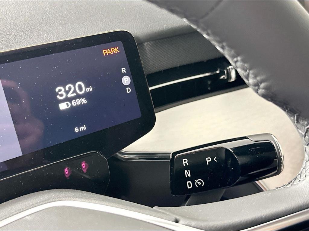 new 2025 Volvo EX90 car, priced at $75,994