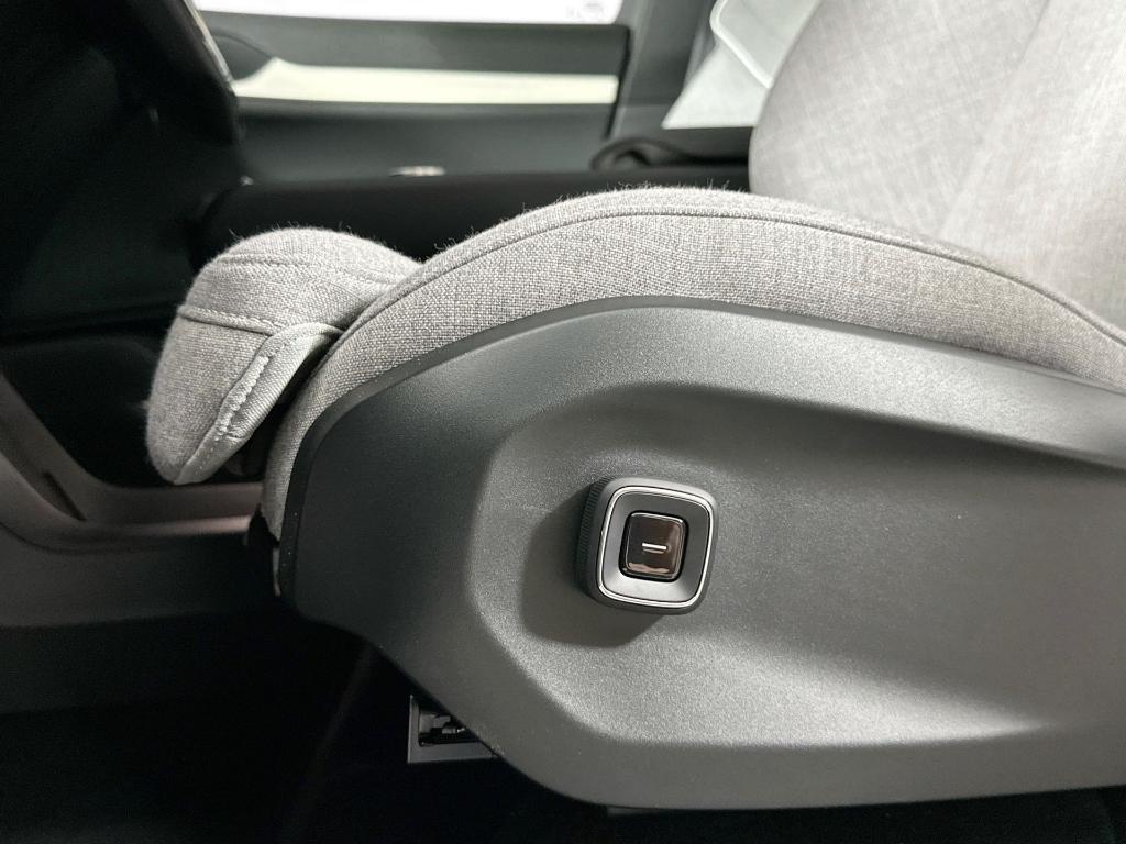 new 2025 Volvo EX90 car, priced at $76,994