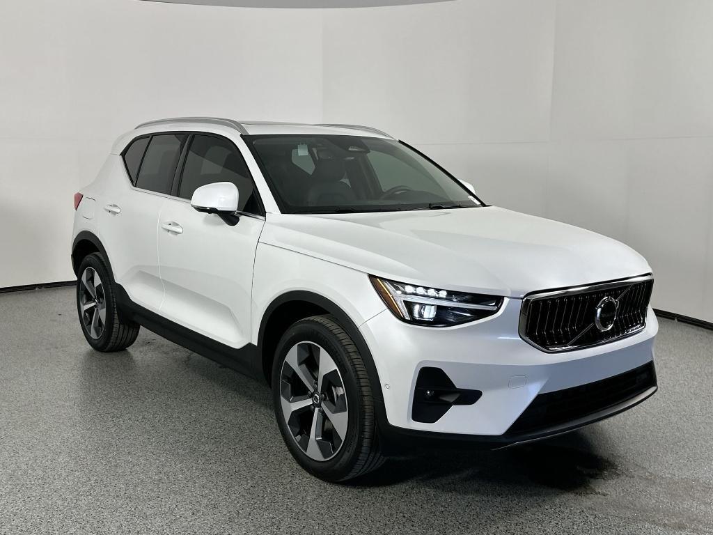 new 2025 Volvo XC40 car, priced at $46,815