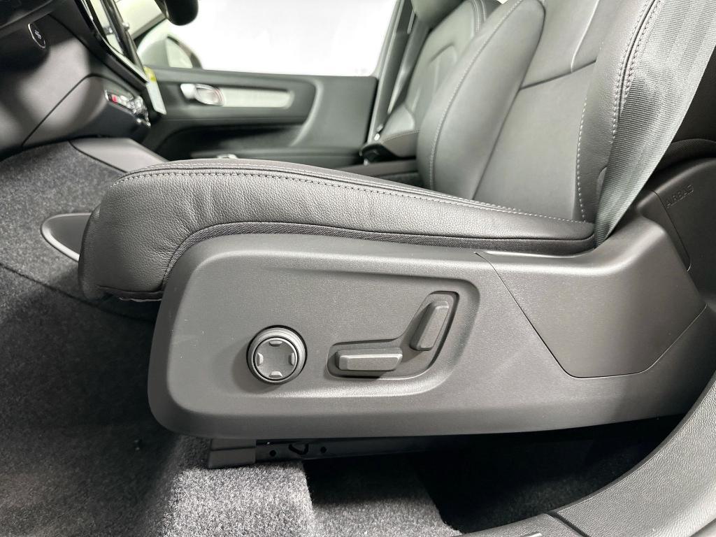 new 2025 Volvo XC40 car, priced at $42,815