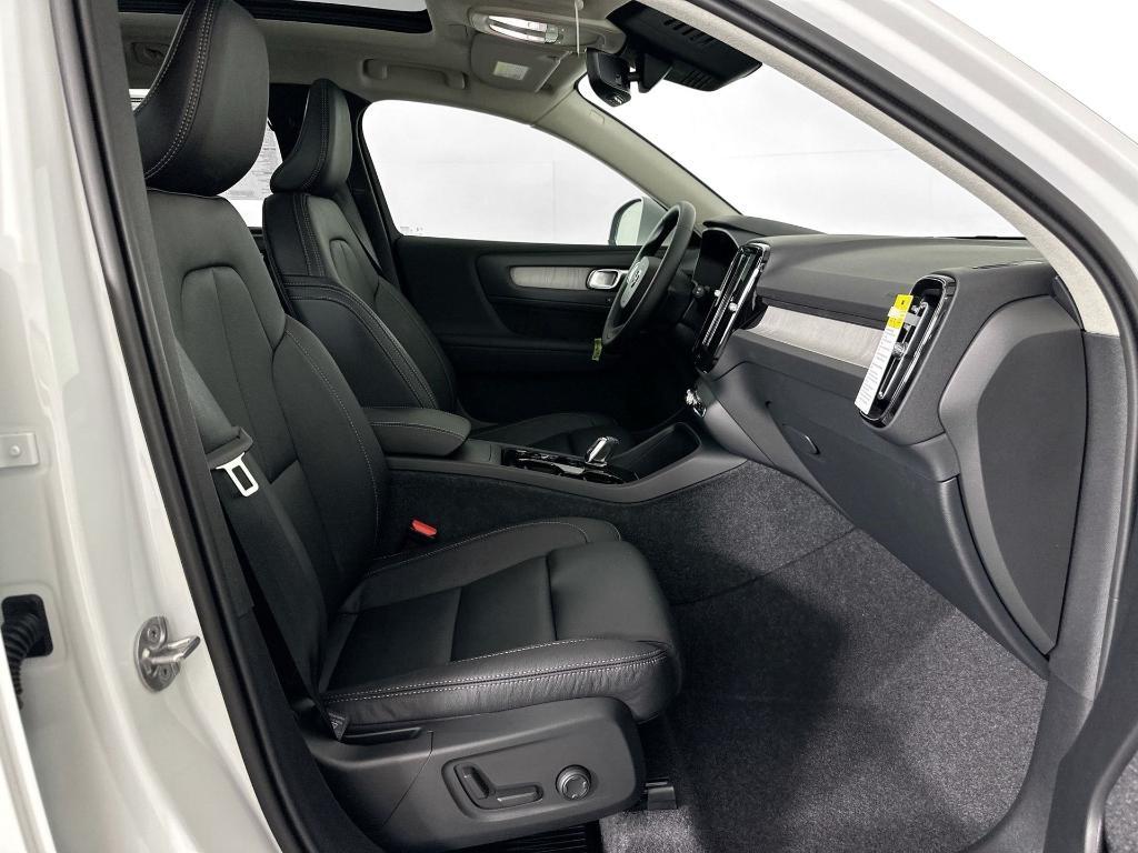 new 2025 Volvo XC40 car, priced at $42,815