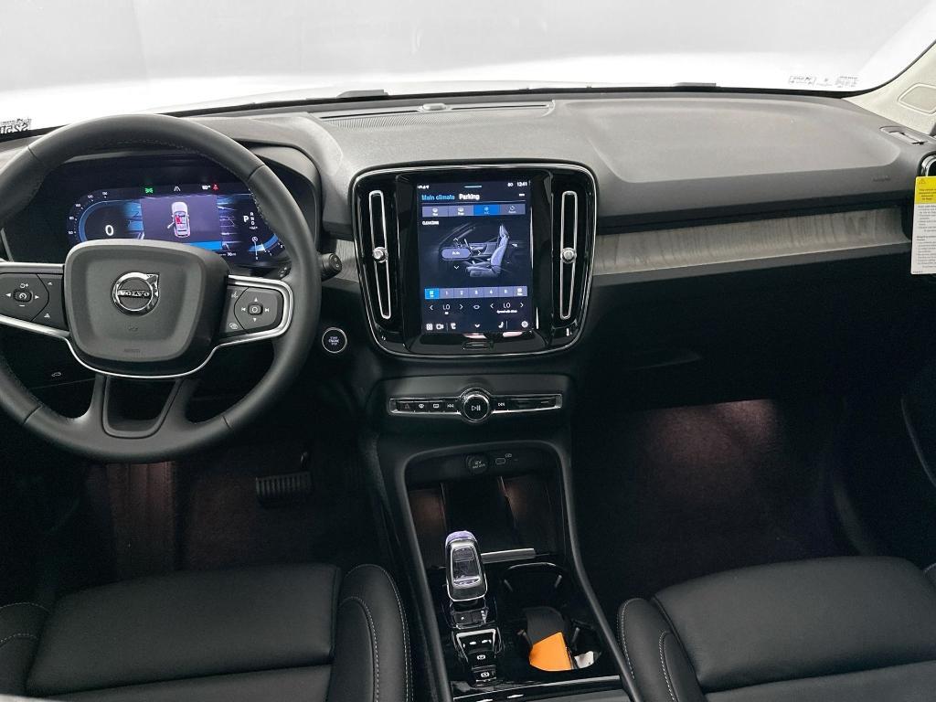 new 2025 Volvo XC40 car, priced at $41,044