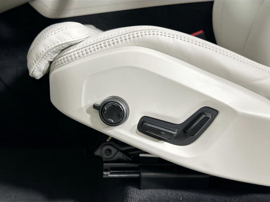 new 2025 Volvo XC60 car, priced at $53,441