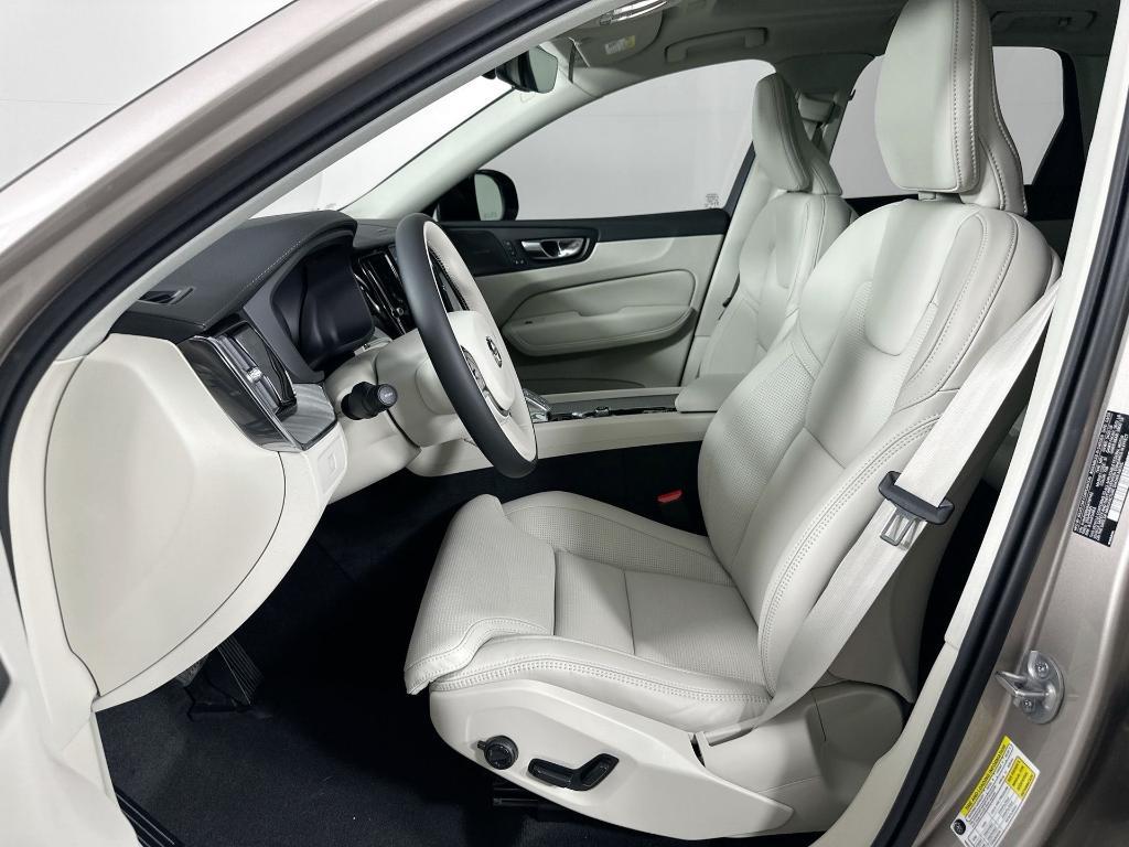 new 2025 Volvo XC60 car, priced at $59,660
