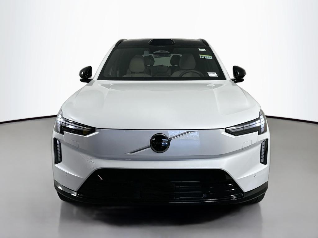 new 2025 Volvo EX90 car, priced at $76,675