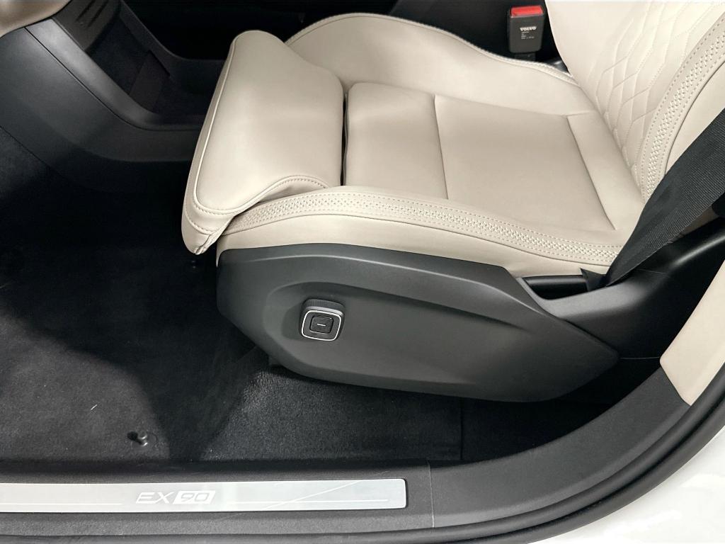 new 2025 Volvo EX90 car, priced at $76,675