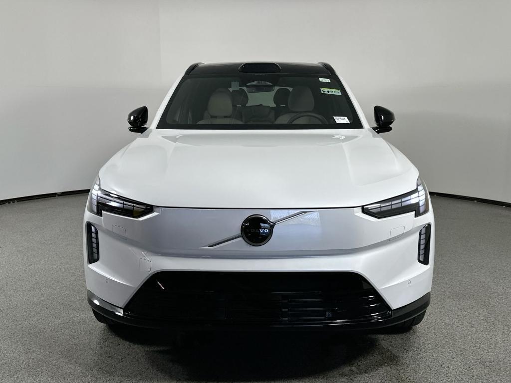 new 2025 Volvo EX90 car, priced at $76,675