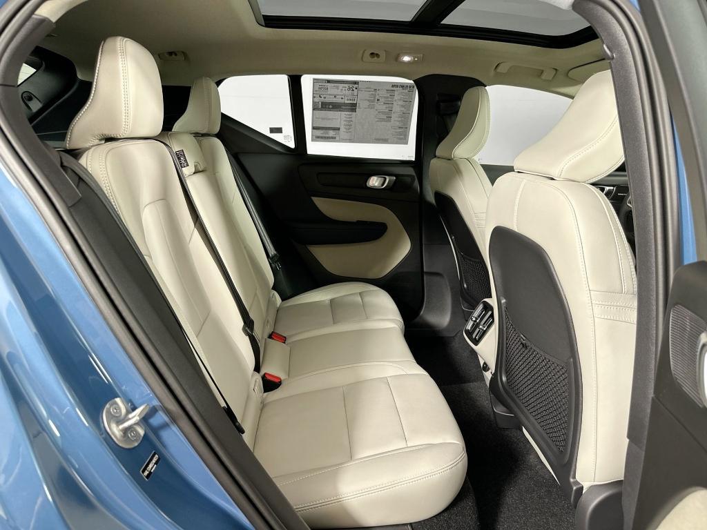 new 2025 Volvo XC40 car, priced at $43,610