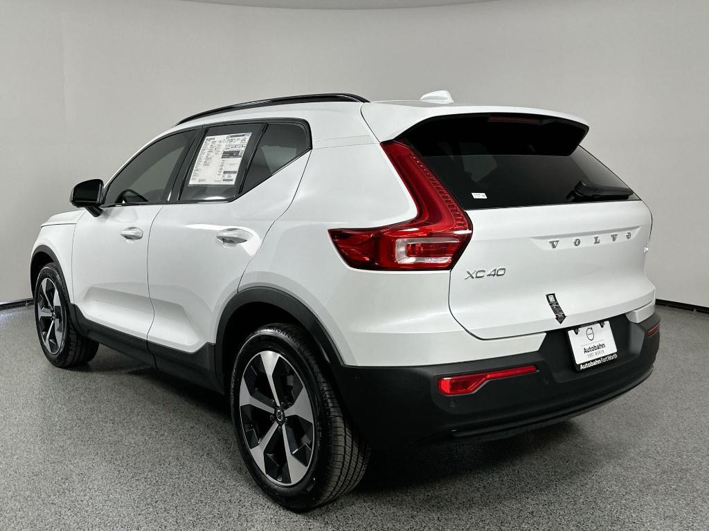 new 2025 Volvo XC40 car, priced at $44,991