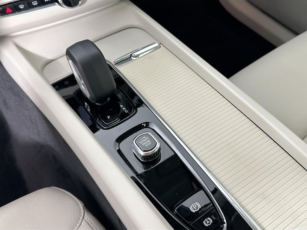 new 2025 Volvo XC60 car, priced at $48,360