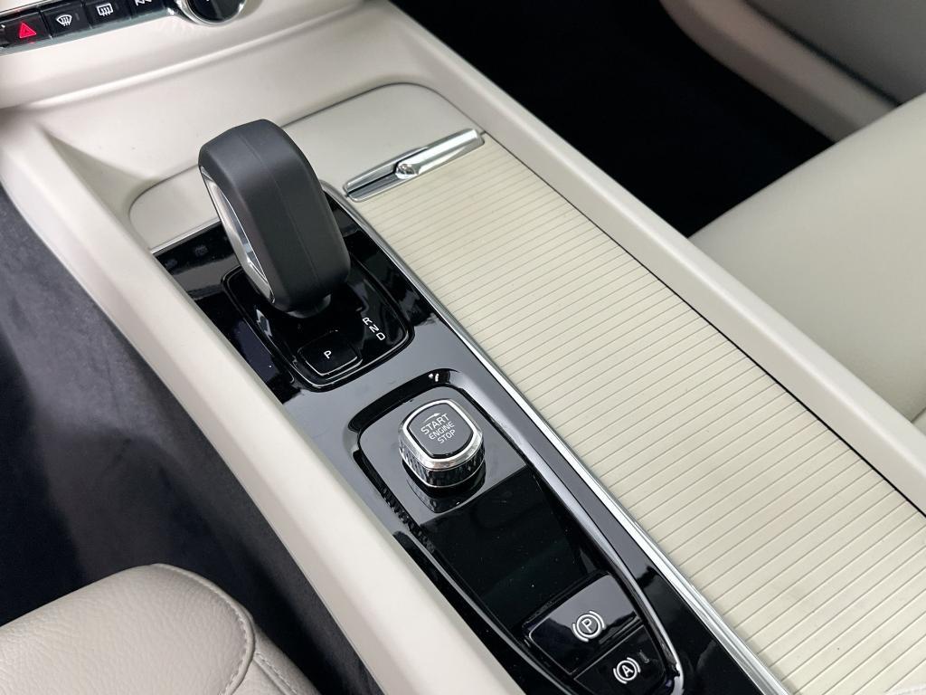 new 2025 Volvo XC60 car, priced at $55,385