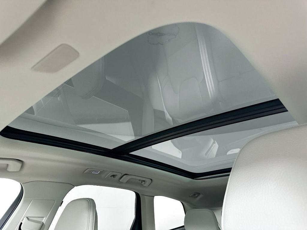 used 2023 Volvo XC60 car, priced at $33,124