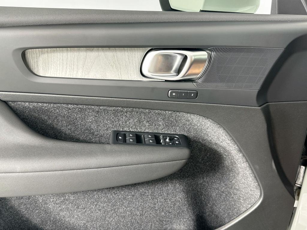 new 2025 Volvo XC40 car, priced at $37,561