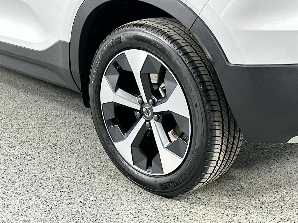 new 2025 Volvo XC40 car, priced at $37,561