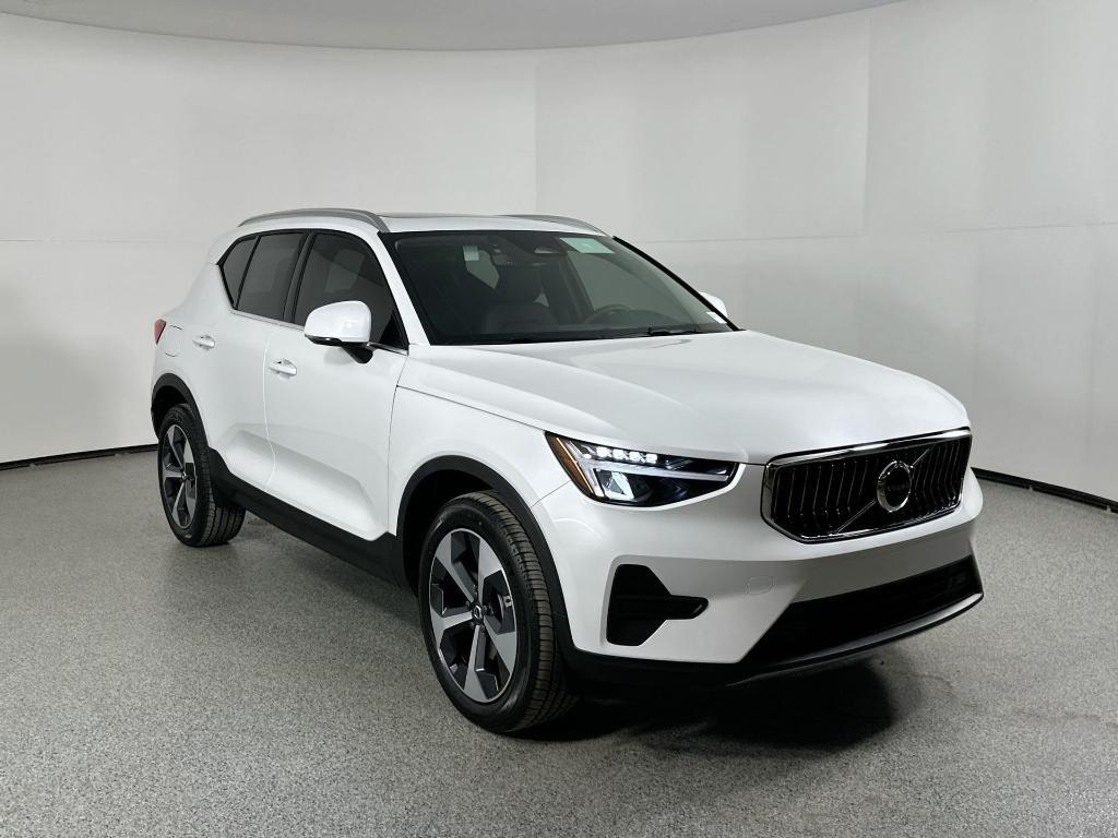 new 2025 Volvo XC40 car, priced at $37,561