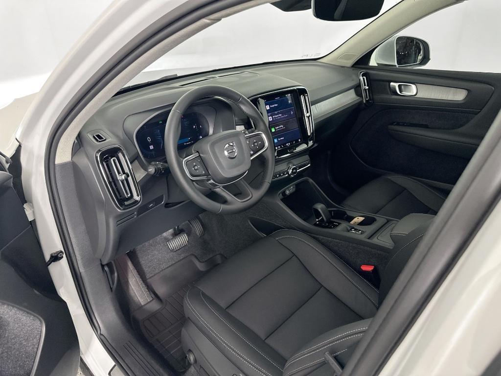 new 2025 Volvo XC40 car, priced at $37,561