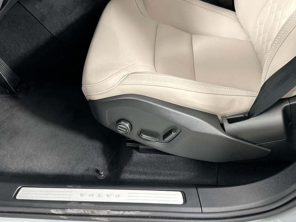 new 2026 Volvo XC60 car, priced at $55,485