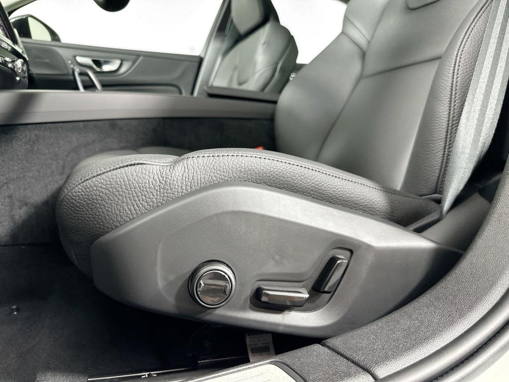 new 2024 Volvo S60 car, priced at $43,112