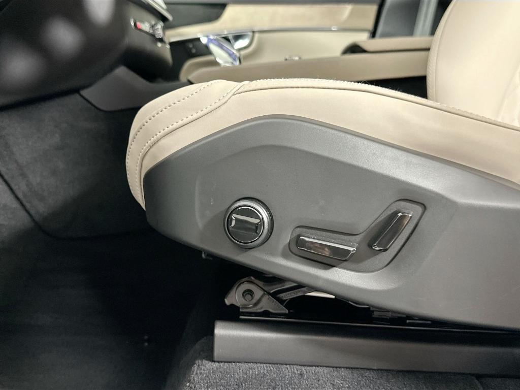 new 2025 Volvo XC90 Plug-In Hybrid car, priced at $77,805