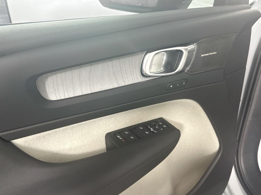 new 2026 Volvo XC40 car