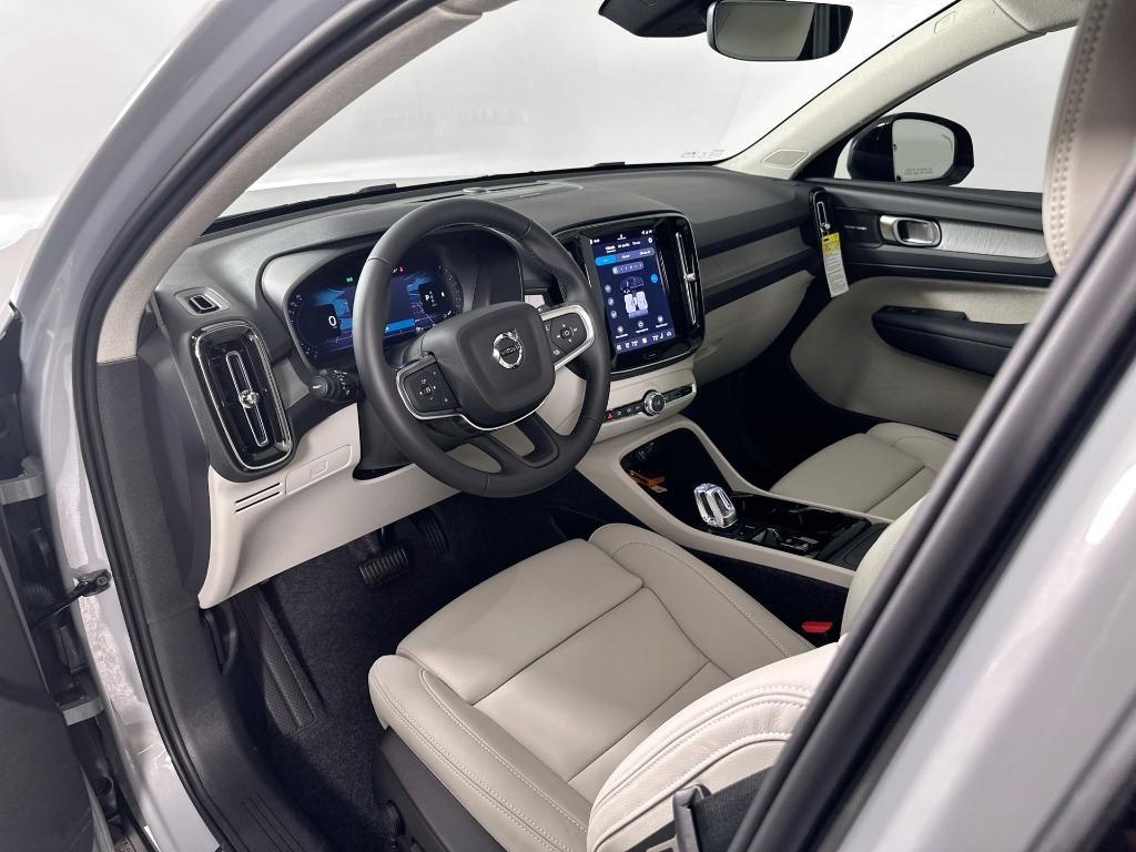 new 2026 Volvo XC40 car