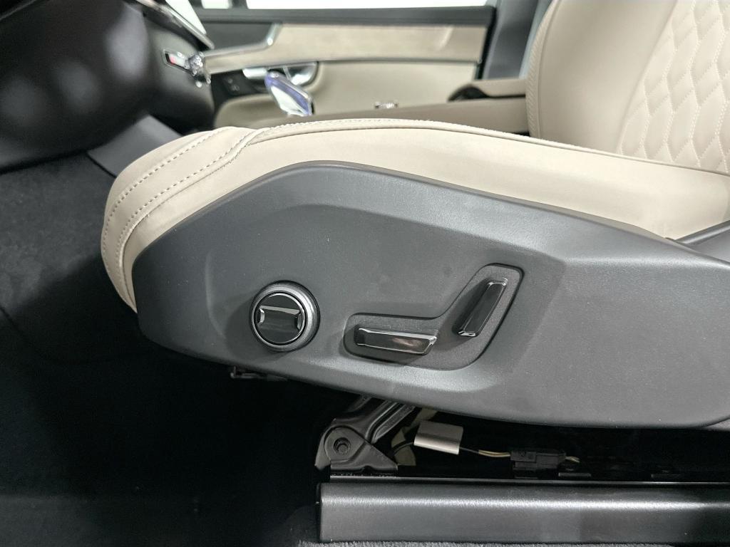 new 2025 Volvo XC90 Plug-In Hybrid car, priced at $76,885