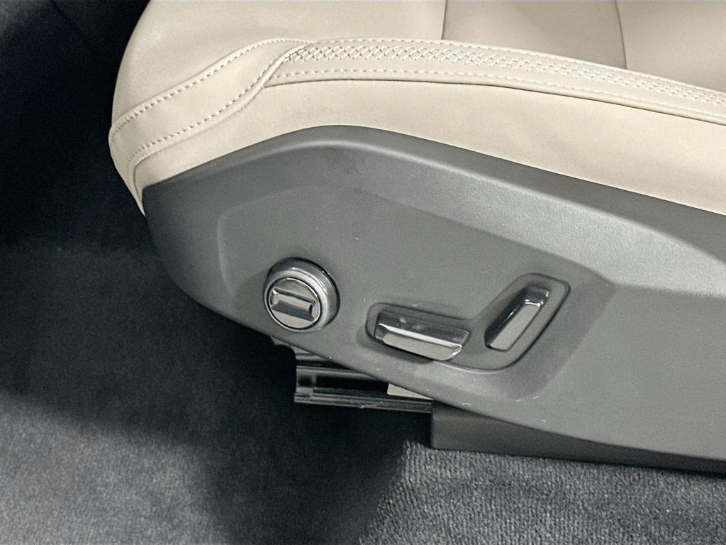 new 2025 Volvo XC90 car, priced at $53,555